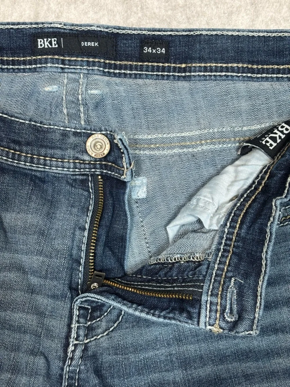 BKE Men's Relaxed Jeans in Light Blue Wash